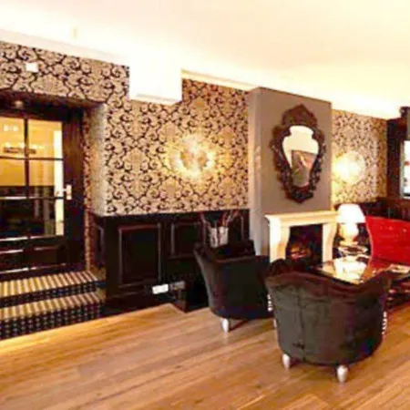 Hotel 74 3*