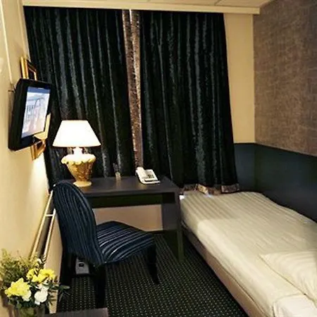 Hotel 74 3*